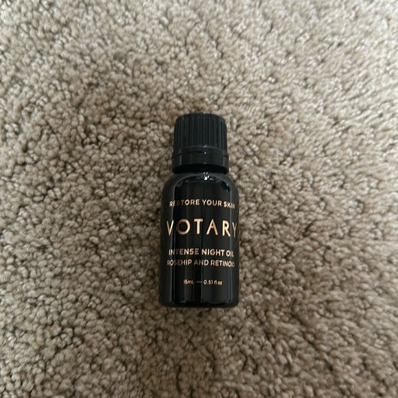 Intense Night Oil
Rosehip and Retinoid - Picture 1 of 2